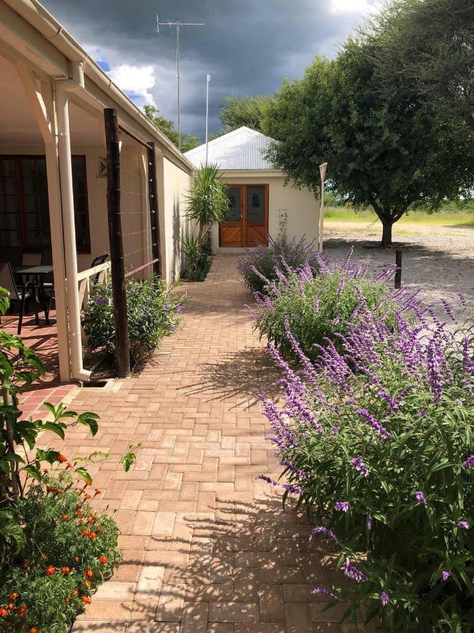 Otjibamba Lodge Otjiwarongo Exterior foto